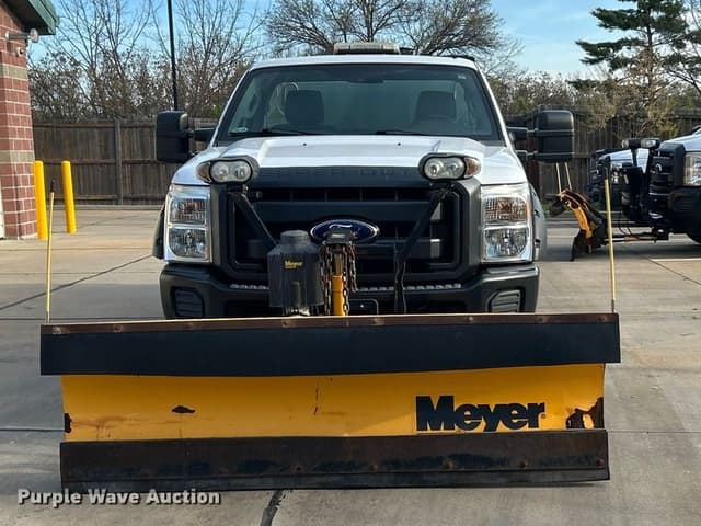 Image of Ford F-350 equipment image 1