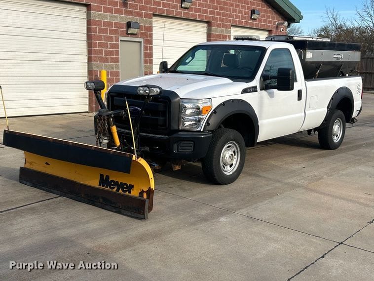 2016 Ford F-350 Equipment Image0