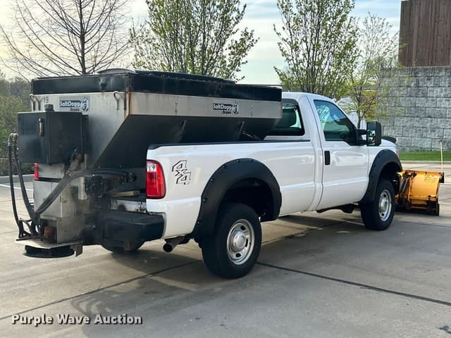 Image of Ford F-350 equipment image 4