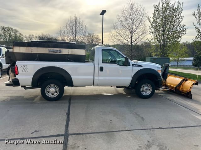 Image of Ford F-350 equipment image 3