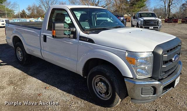 Image of Ford F-350 equipment image 2