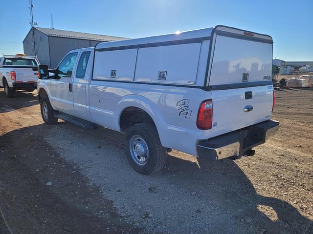 Image of Ford F-350 equipment image 3