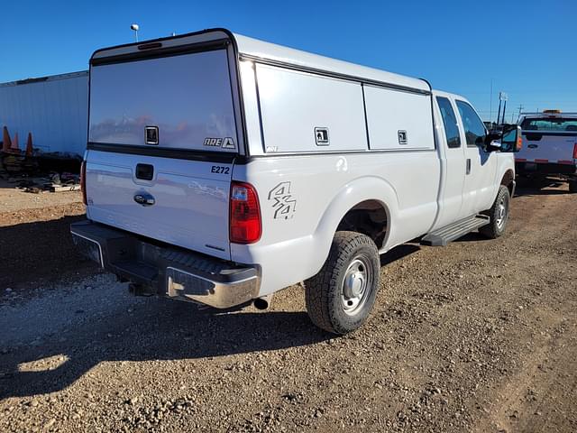 Image of Ford F-350 equipment image 2