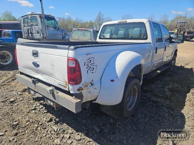 Image of Ford F-350 equipment image 2