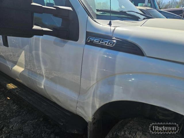 Image of Ford F-350 equipment image 1