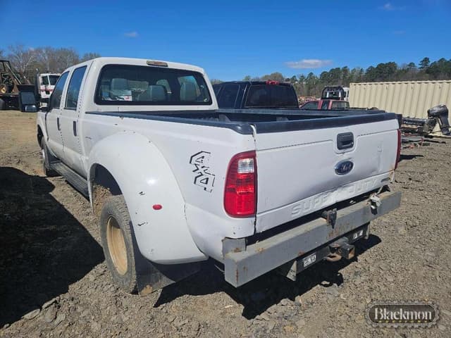 Image of Ford F-350 equipment image 4