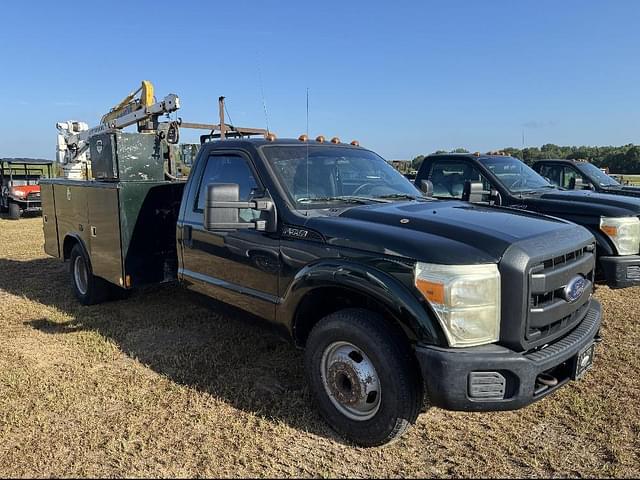 Image of Ford F-350 equipment image 3