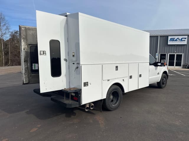 Image of Ford F-350 equipment image 4