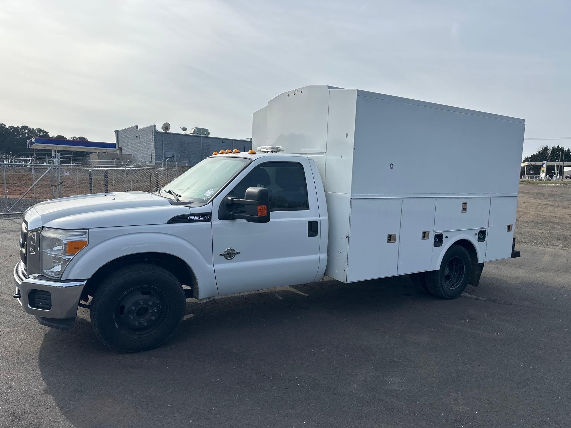 2016 Ford F-350 Equipment Image0