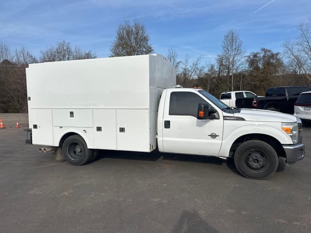 Image of Ford F-350 equipment image 2