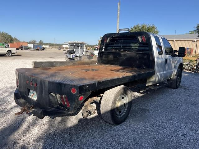 Image of Ford F-350 equipment image 2