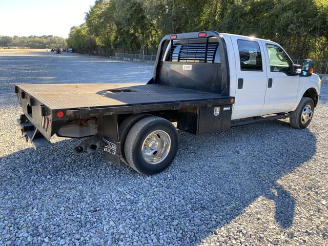 Image of Ford F-350 equipment image 2