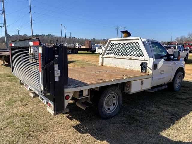 Image of Ford F-350 equipment image 2