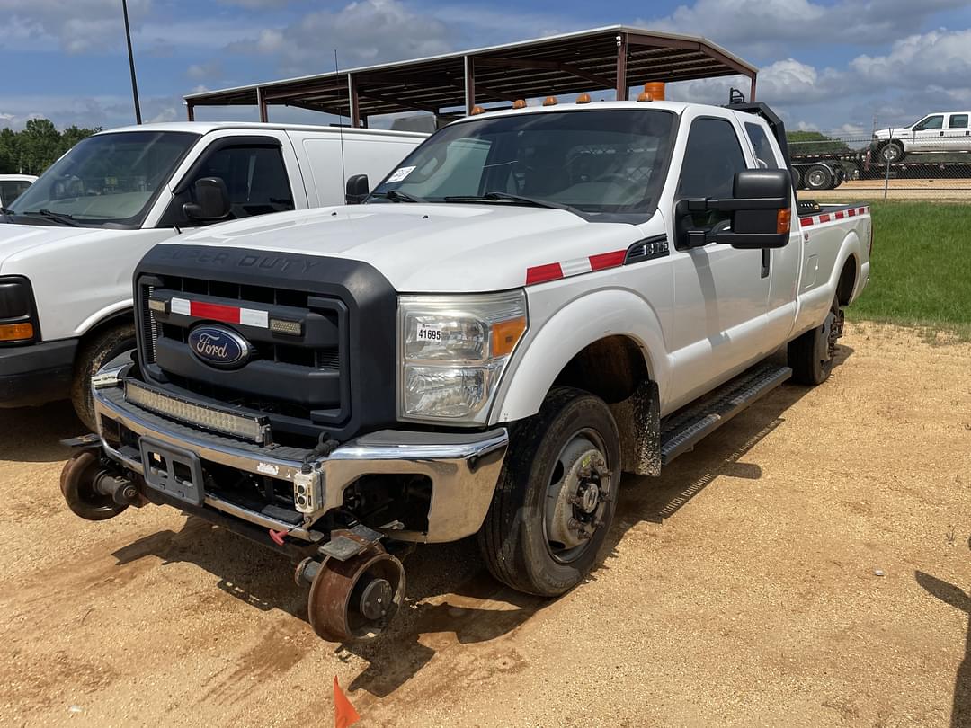 Image of Ford F-350 Primary image
