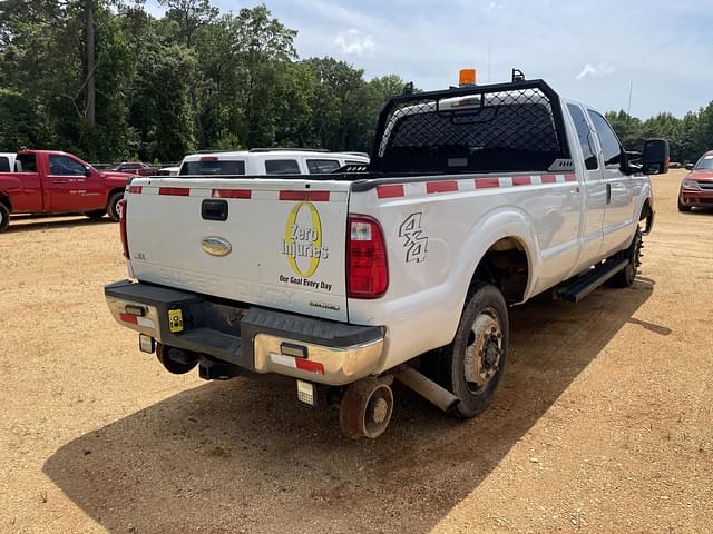 Image of Ford F-350 equipment image 2