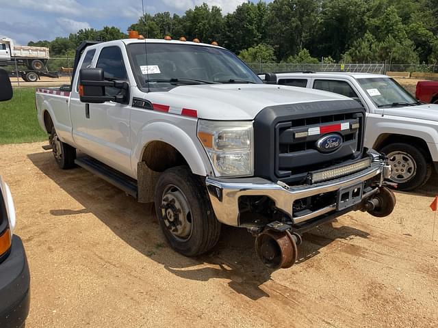 Image of Ford F-350 equipment image 3