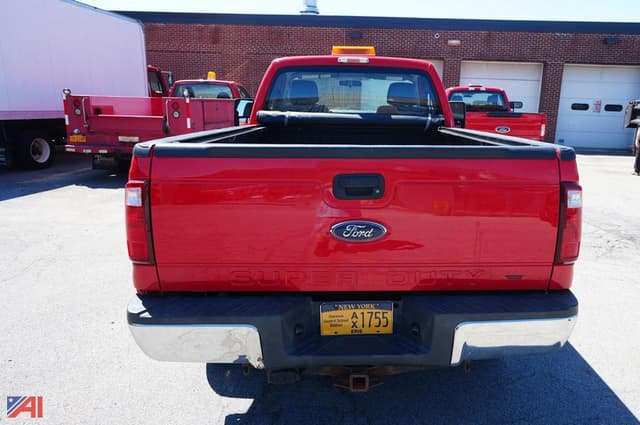 Image of Ford F-350 equipment image 3