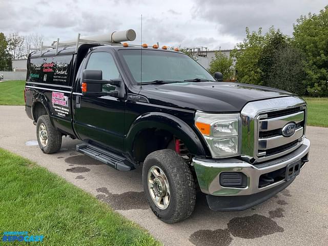 Image of Ford F-350 equipment image 2