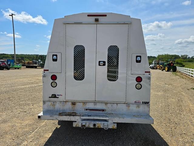 Image of Ford F-450 equipment image 4