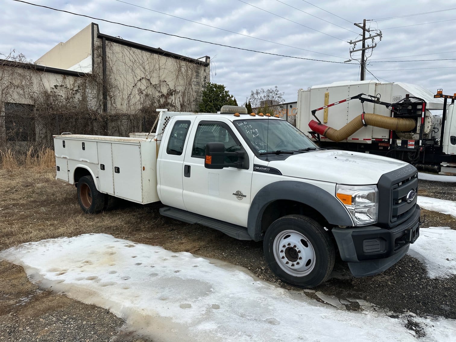 2016 Ford F-450 Equipment Image0