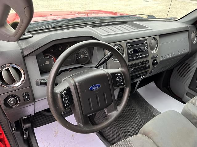 Image of Ford F-450 equipment image 3