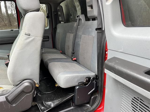 Image of Ford F-450 equipment image 4