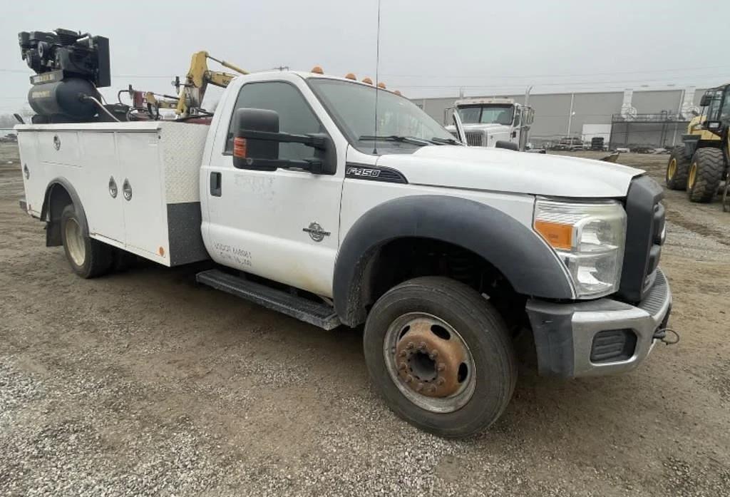 Image of Ford F-450 Primary image