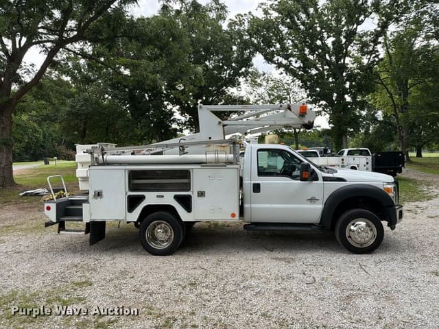 Image of Ford F-450 equipment image 3