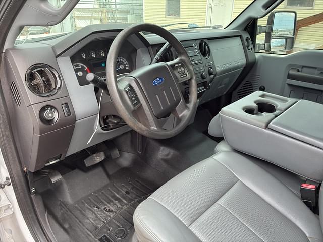 Image of Ford F-450 equipment image 4