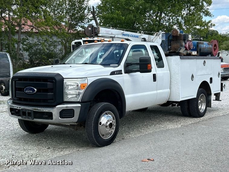 2016 Ford F-450 Equipment Image0