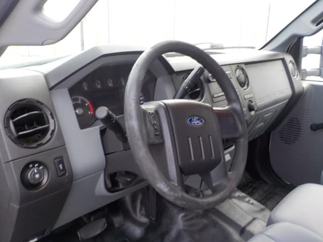 Image of Ford F-450 equipment image 4