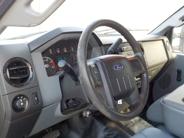 Image of Ford F-450 equipment image 4