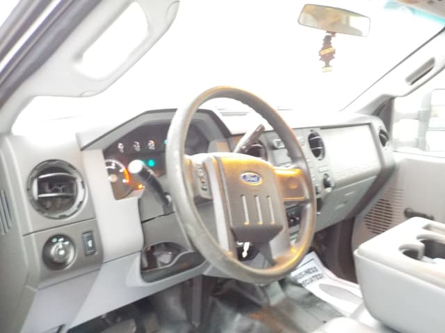 Image of Ford F-450 equipment image 4