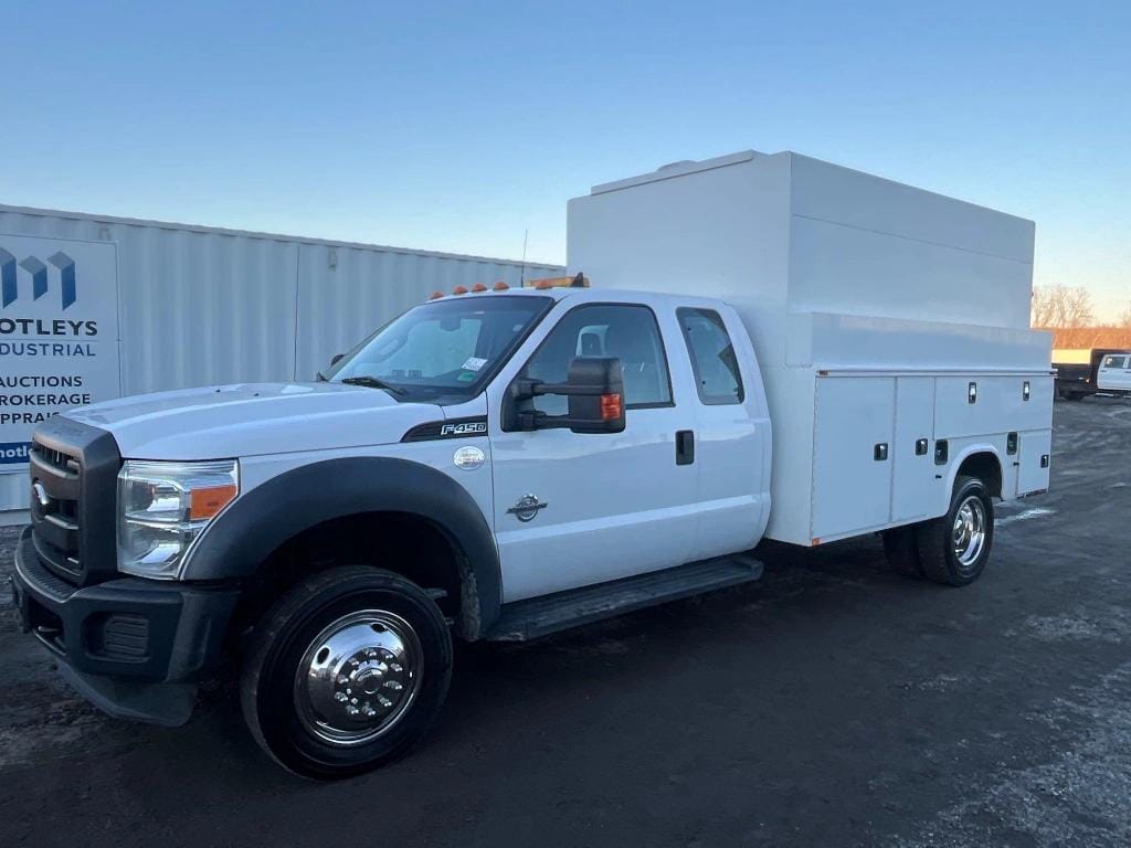 2016 Ford F-450 Equipment Image0