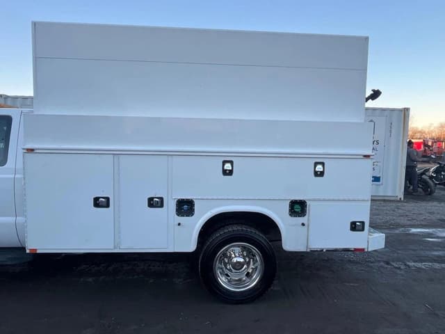 Image of Ford F-450 equipment image 4