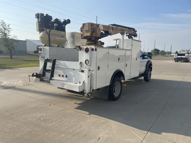 Image of Ford F-550 equipment image 4