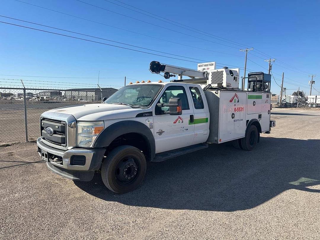 Image of Ford F-550 Primary image