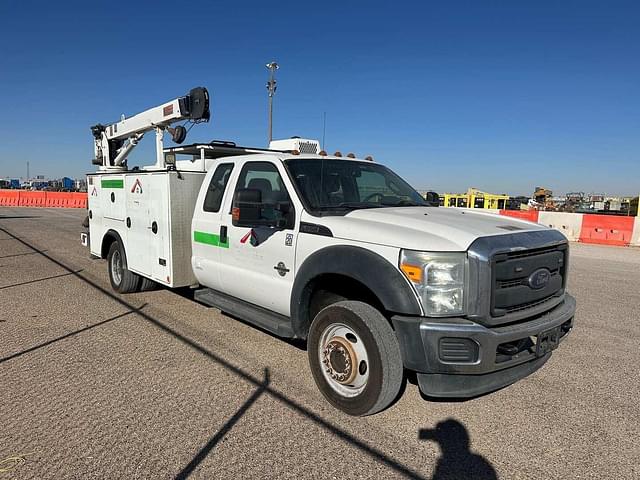 Image of Ford F-550 equipment image 3