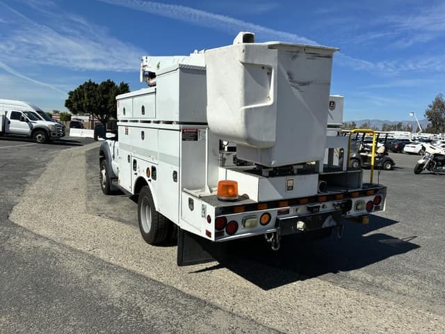 Image of Ford F-550 equipment image 3