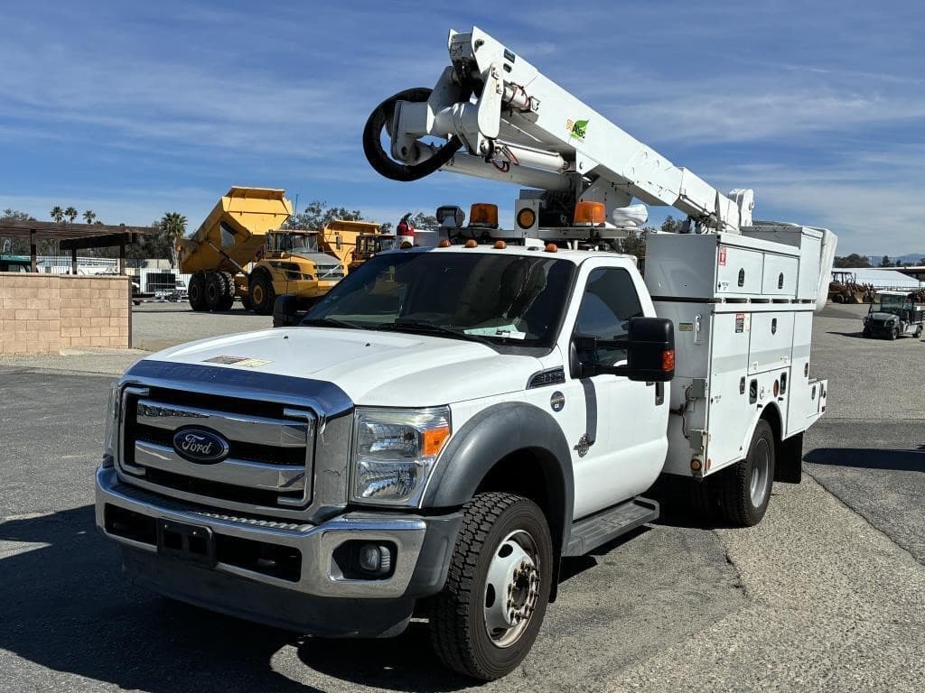 Image of Ford F-550 Primary image