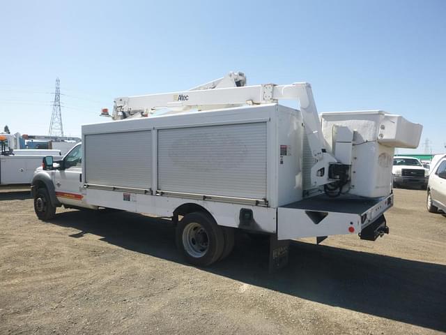 Image of Ford F-550 equipment image 3