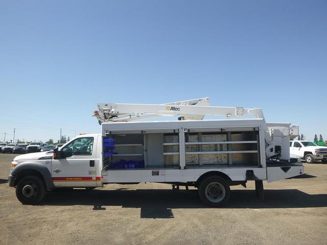 Image of Ford F-550 equipment image 4