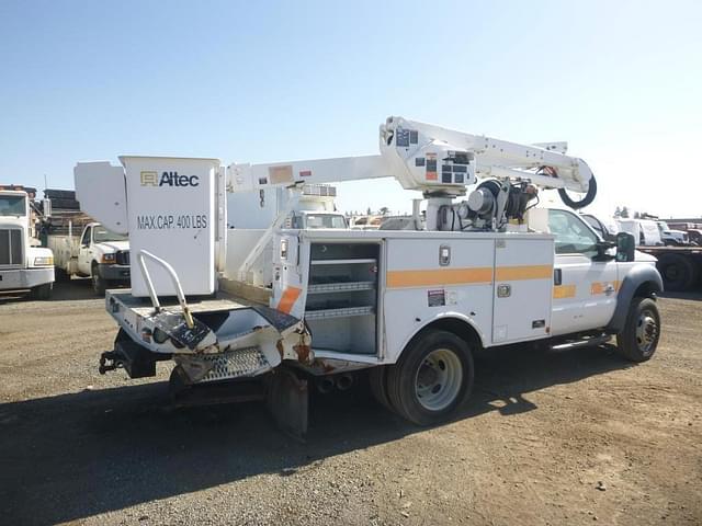 Image of Ford F-550 equipment image 2