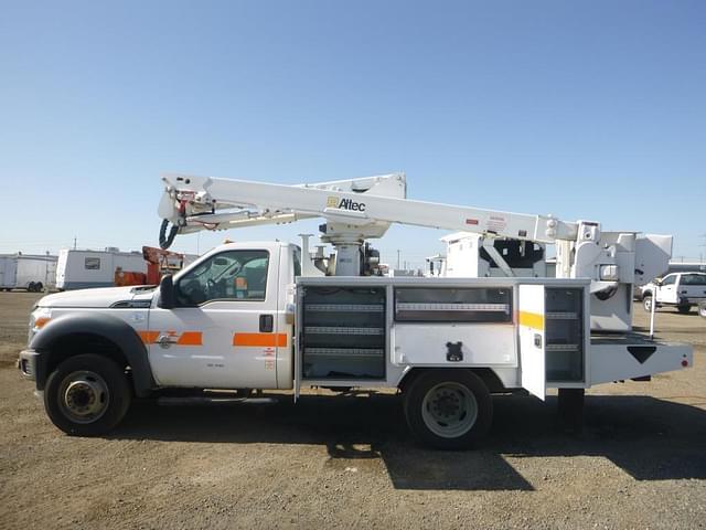 Image of Ford F-550 equipment image 4