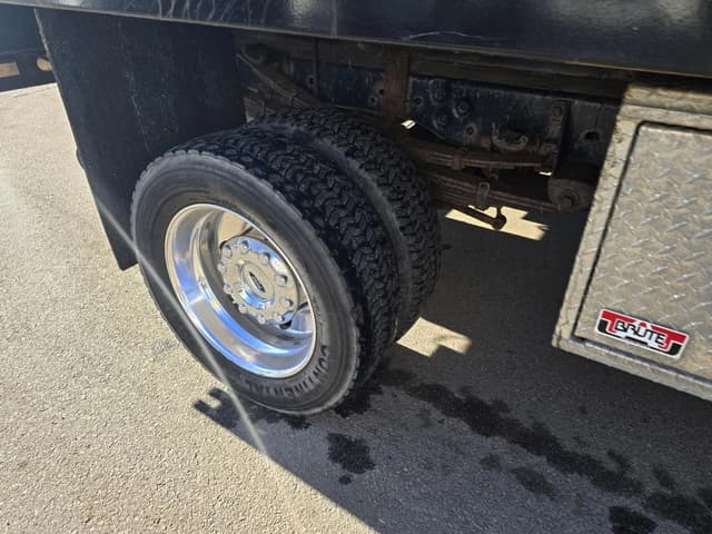 Image of Ford F-550 equipment image 4