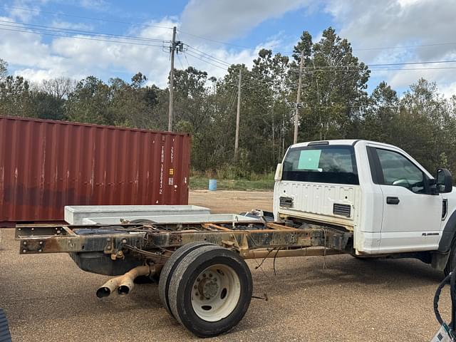 Image of Ford F-550 equipment image 3