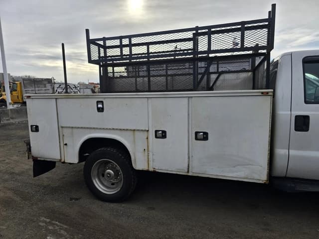Image of Ford F-550 equipment image 4