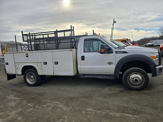 Image of Ford F-550 equipment image 3