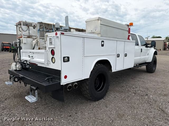Image of Ford F-550 equipment image 4