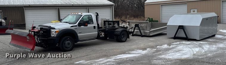 2016 Ford F-550 Equipment Image0